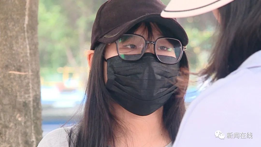 DƬ
